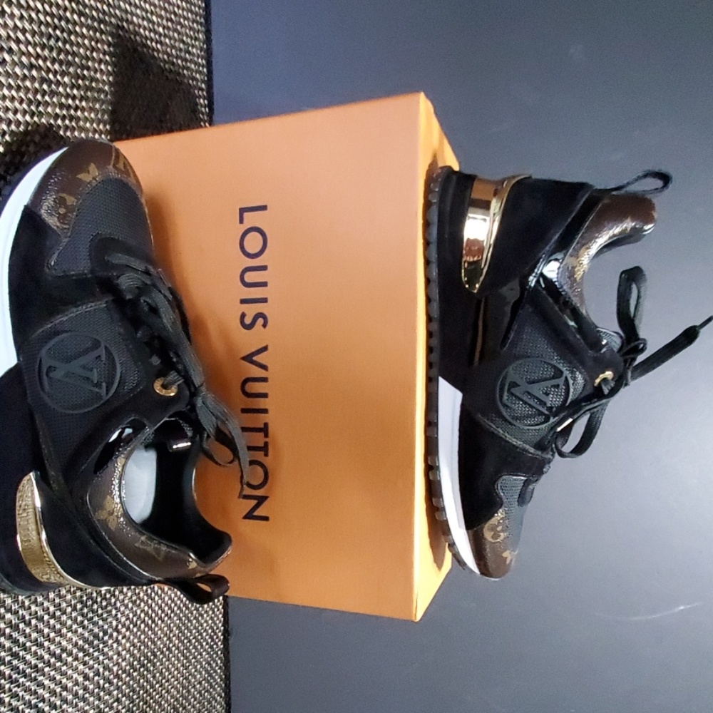Authentic  Louis Vuitton Runaway Sneaker